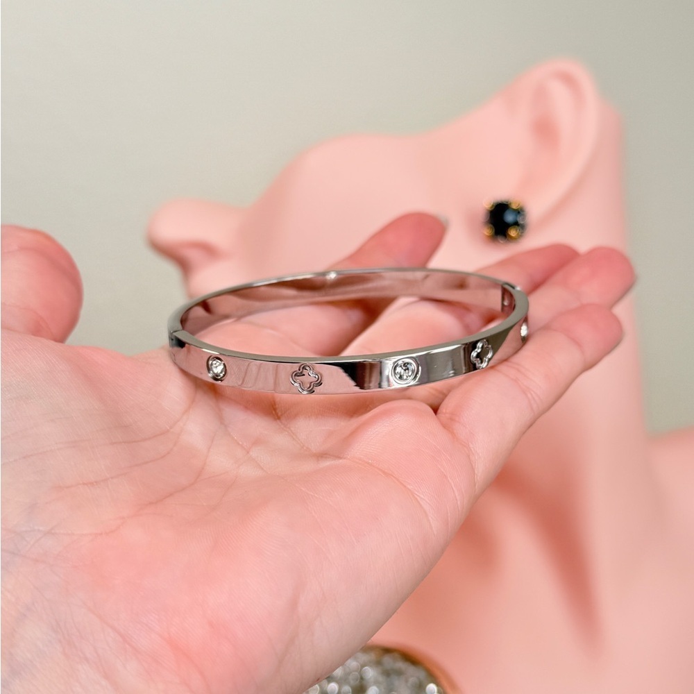 ⚜️Trendy Silver Crystal Bangle Bracelet - Picture 3 of 4